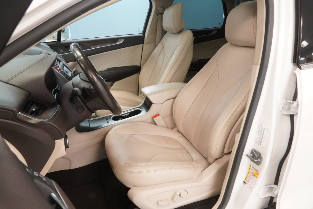 Used 2019 Lincoln MKC Reserve w/ MKC Climate Package AWD/4WD image 3