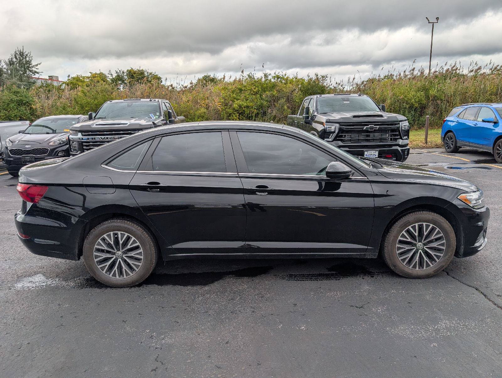 Used 2021 Volkswagen Jetta SE w/ SE Cold Weather Package FWD image 9