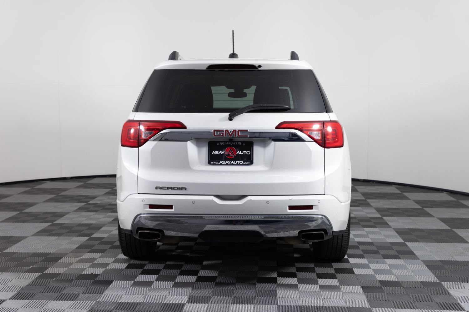 Used 2017 GMC Acadia Denali w/ Technology Package FWD image 6