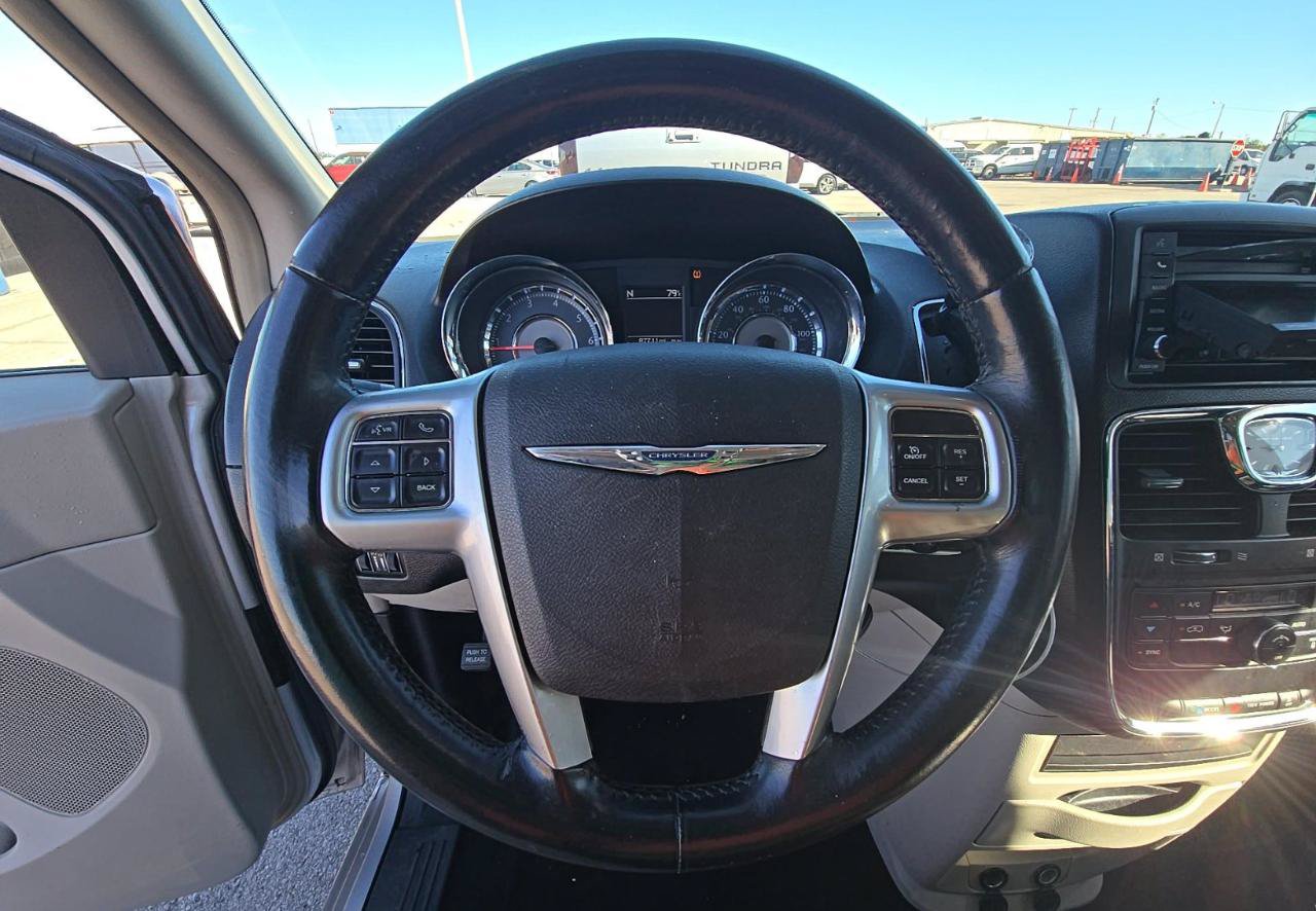 Used 2012 Chrysler Town & Country Touring w/ Entertainment Group #1 FWD image 13