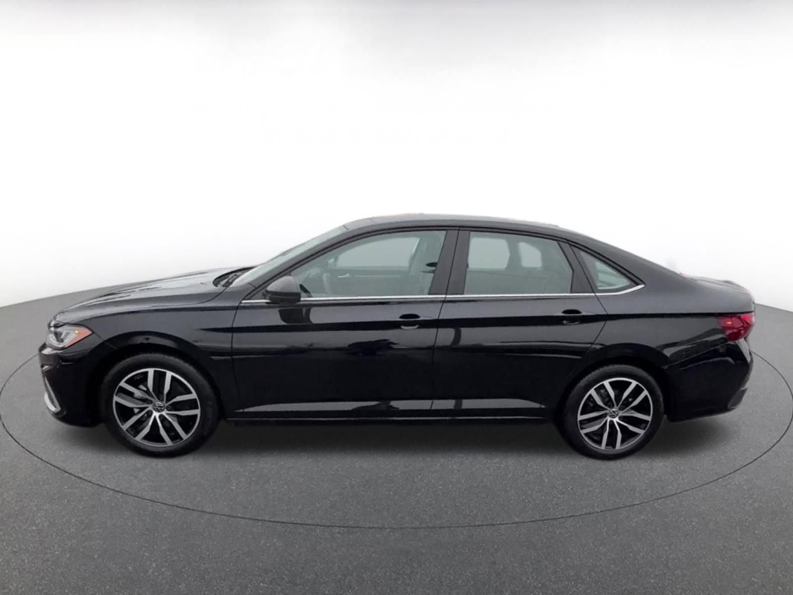 Used 2025 Volkswagen Jetta SE image 9