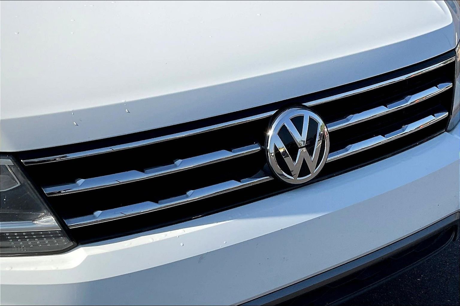 Used 2020 Volkswagen Tiguan S image 34