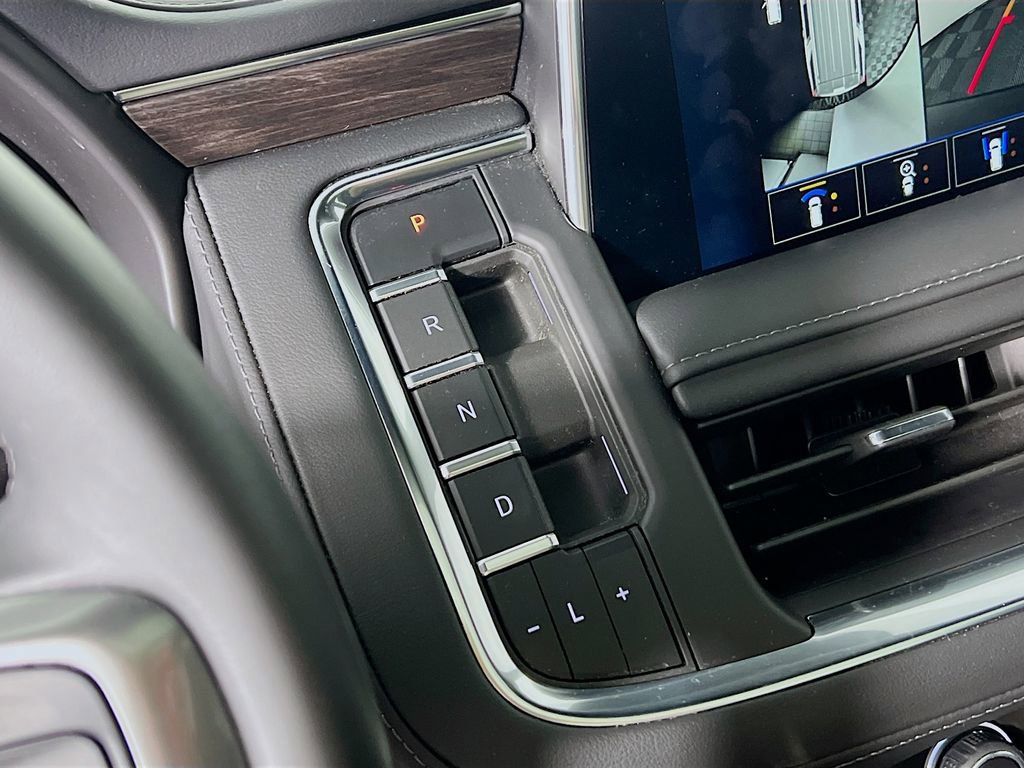 Used 2024 Chevrolet Suburban LT w/ LT Signature Package image 15