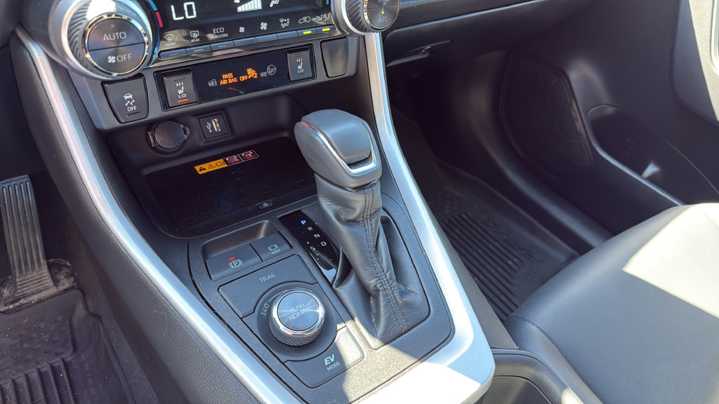 Used 2023 Toyota RAV4 XSE AWD/4WD image 29
