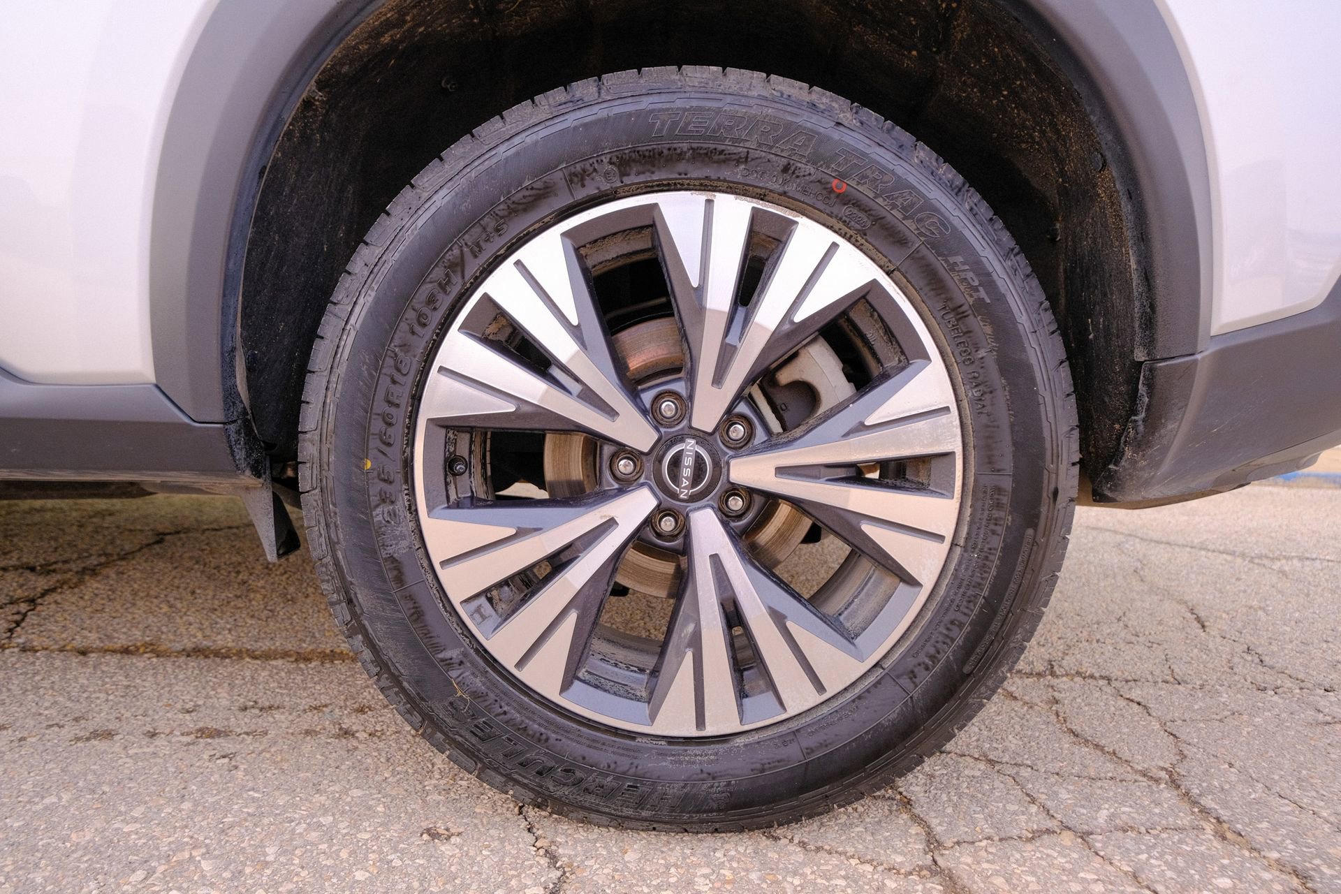 Used 2023 Nissan Rogue SV image 41