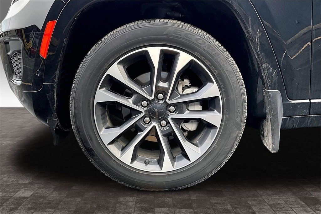 Used 2023 Jeep Grand Cherokee Overland w/ MOPAR Finishing Package image 34