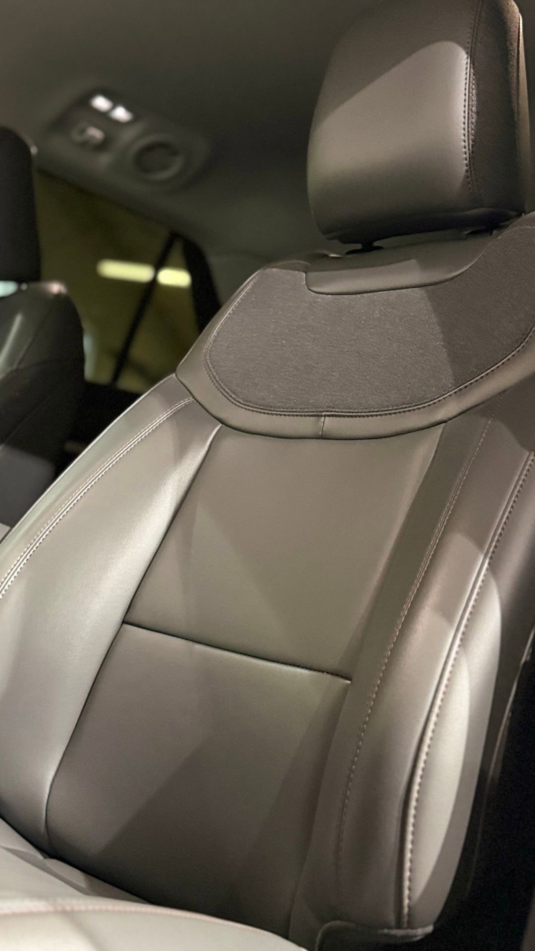 Used 2025 Ford Explorer Active w/ Active Comfort Package image 45