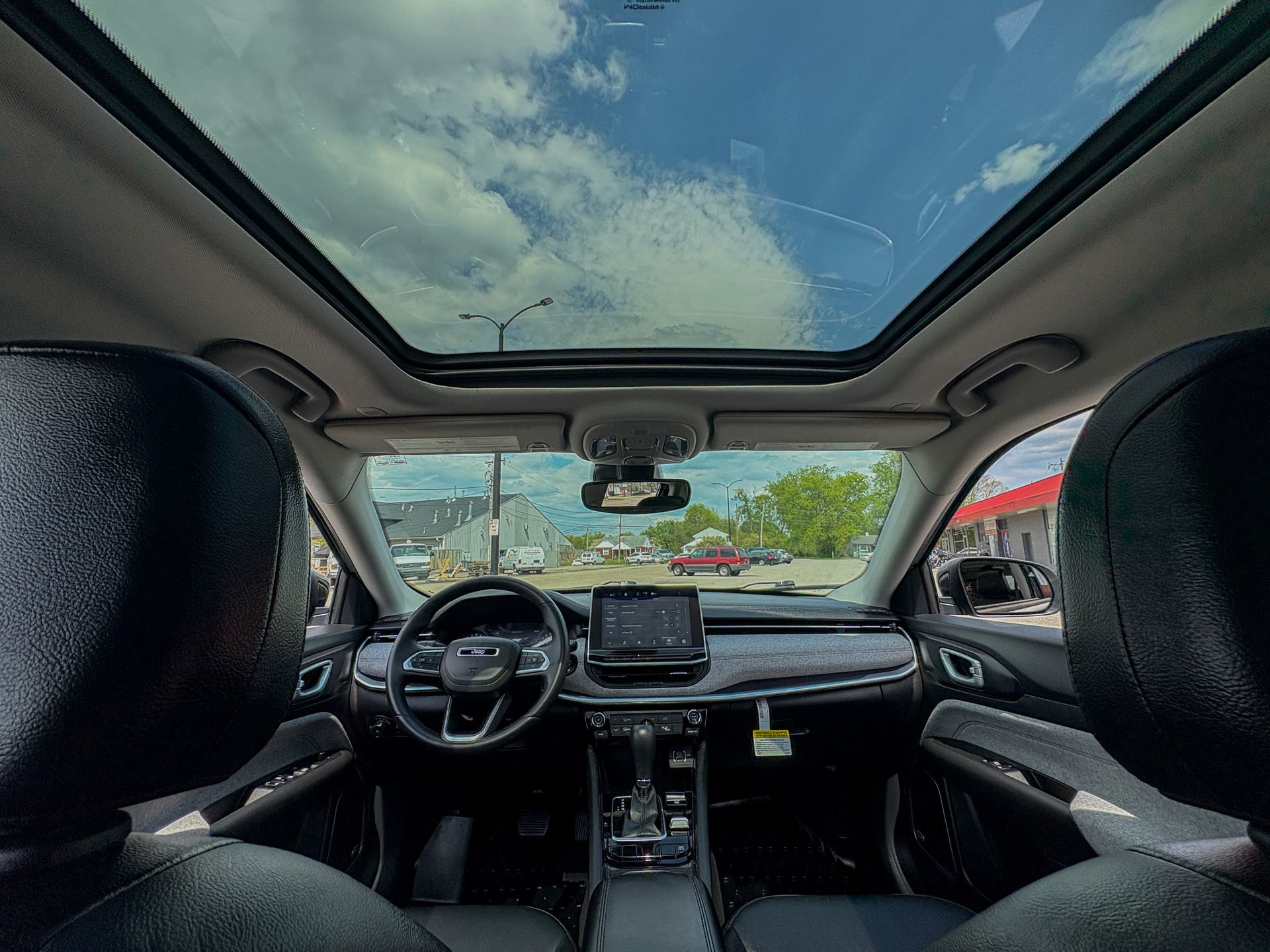 Used 2022 Jeep Compass Latitude w/ Sun and Sound Group AWD/4WD image 12