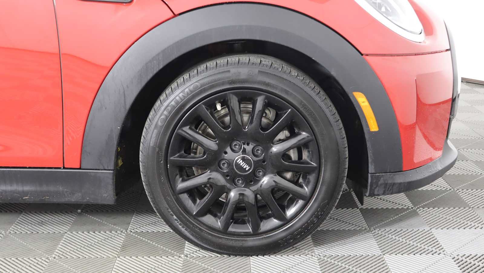 Used 2024 MINI Cooper 4-Door Hardtop FWD image 8