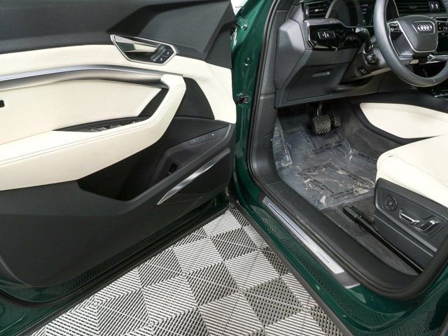 Used 2024 Audi Q8 e-tron Prestige w/ Prestige Package image 8