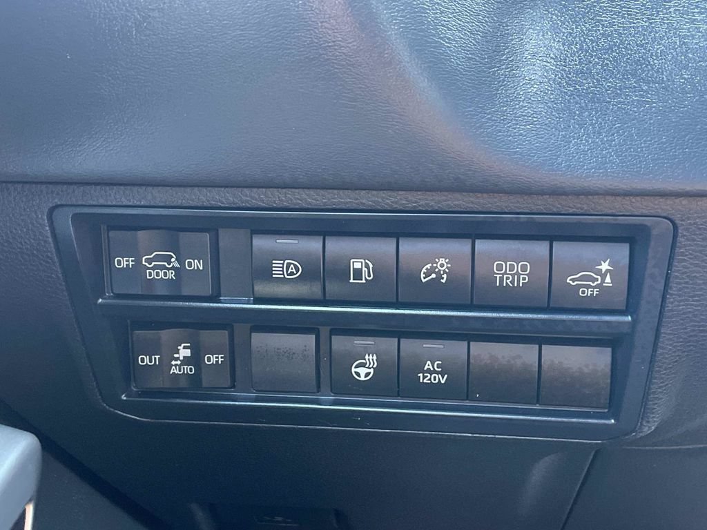 Used 2024 Toyota Sequoia Platinum AWD/4WD image 28