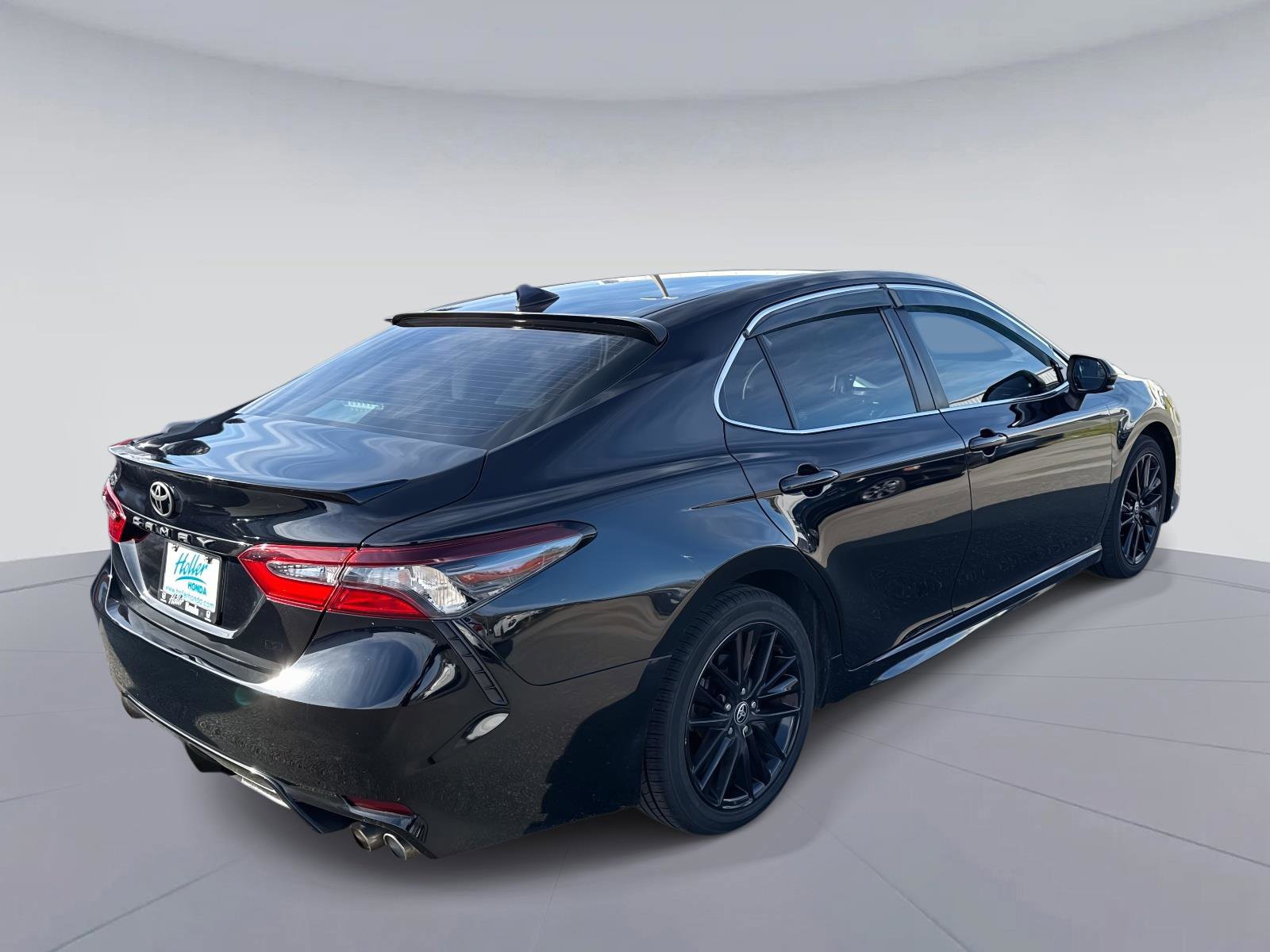 Used 2021 Toyota Camry SE image 4