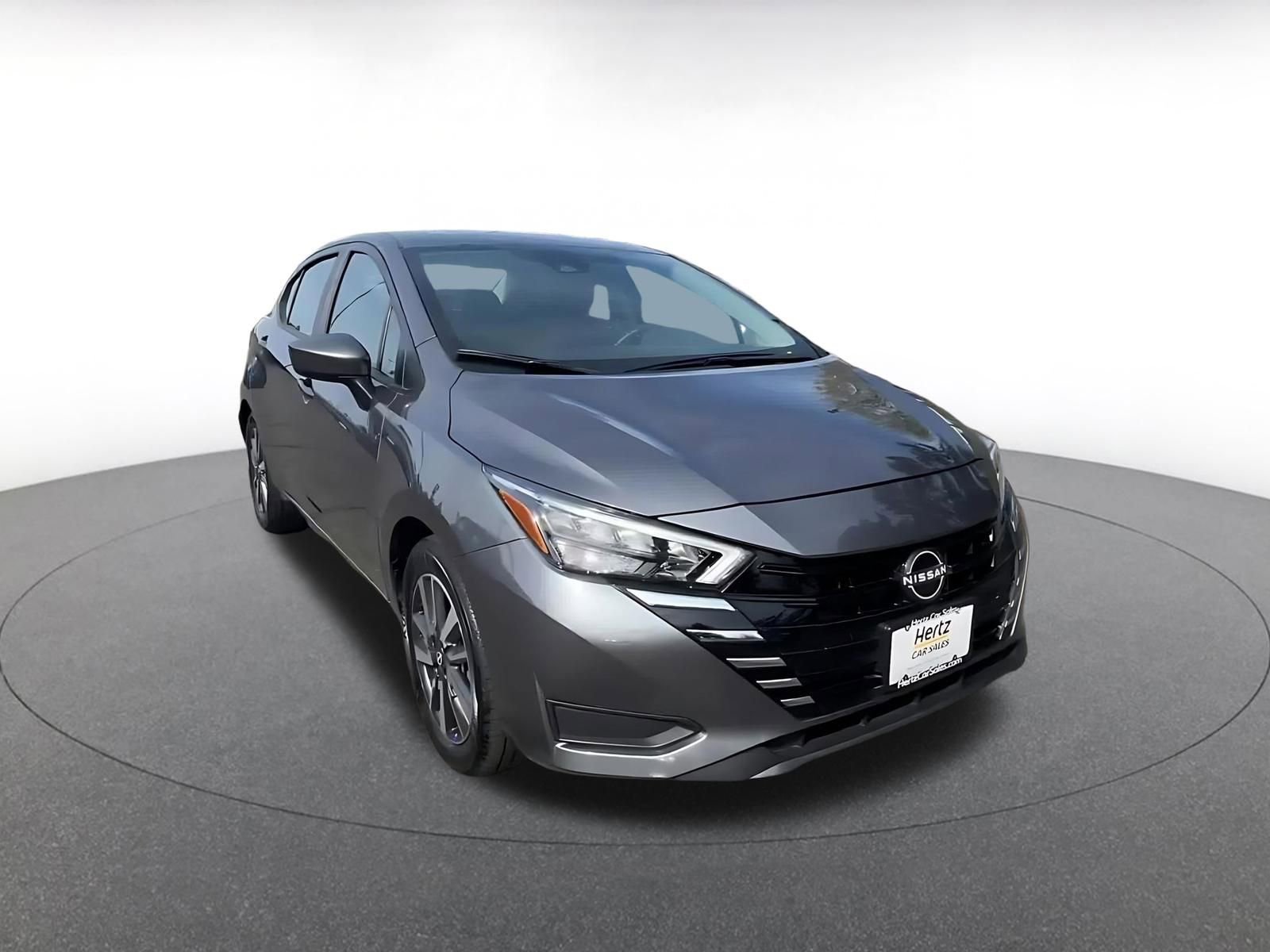 Used 2025 Nissan Versa SV image 3