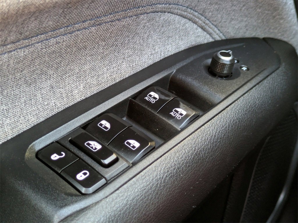 Used 2025 Jeep Compass Latitude image 23