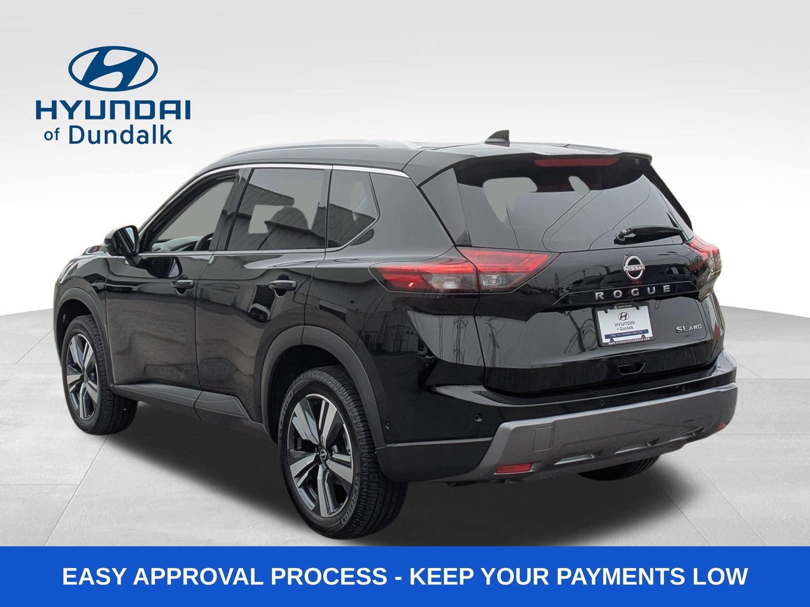 Used 2024 Nissan Rogue SL image 3