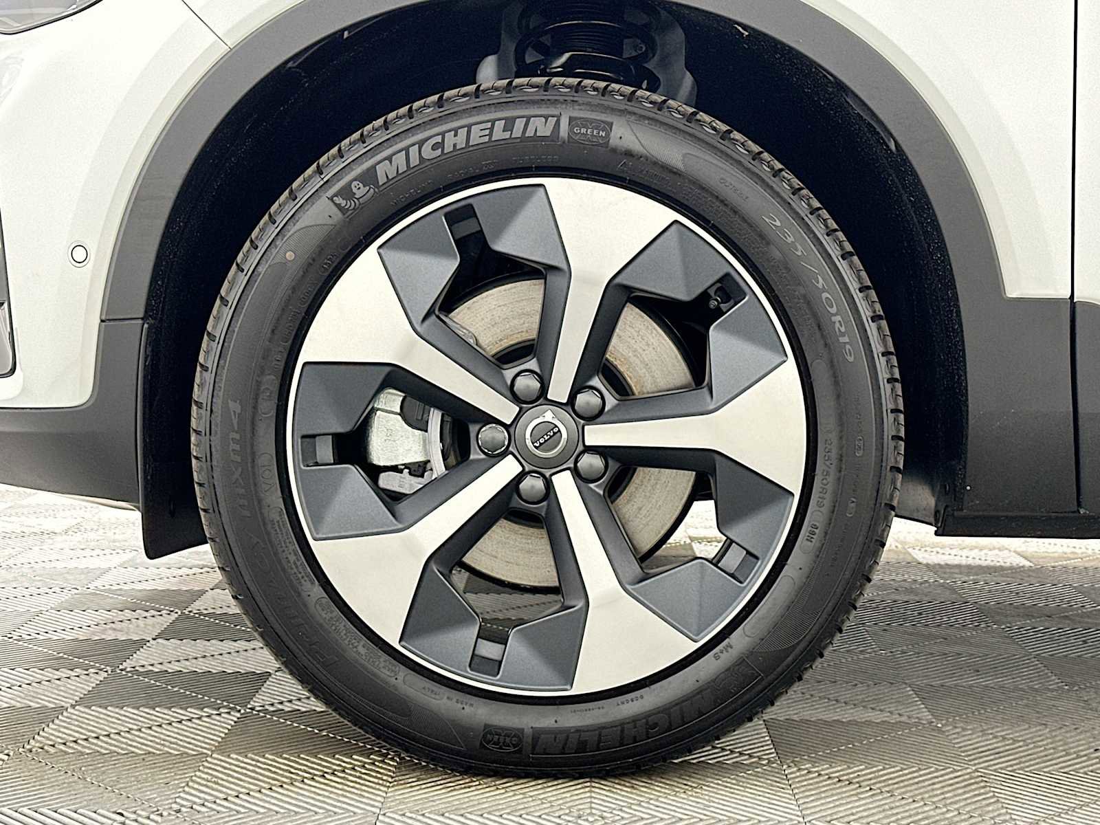 New 2026 Volvo XC40 B5 Plus w/ Protection Package Premier AWD/4WD image 30