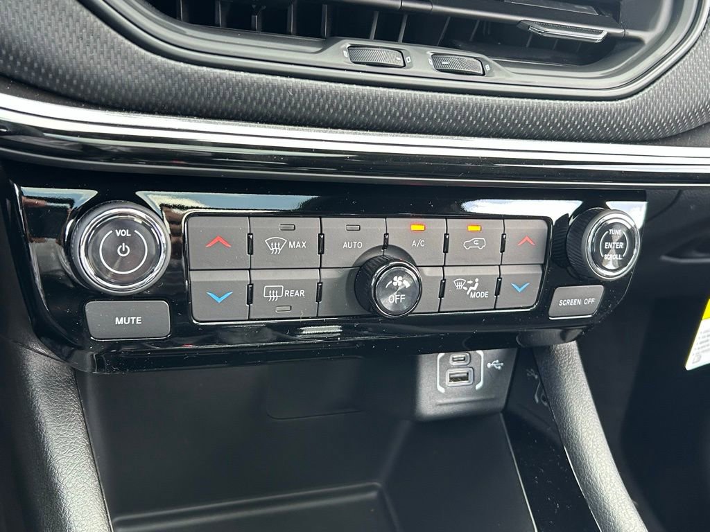 New 2025 Jeep Compass Latitude w/ Sun & Sound Group AWD/4WD image 49