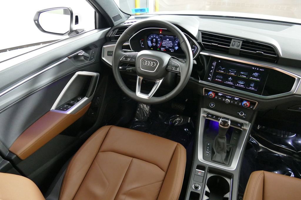 Certified 2025 Audi Q3 2.0T Premium Plus w/ Premium Plus Package AWD/4WD image 9