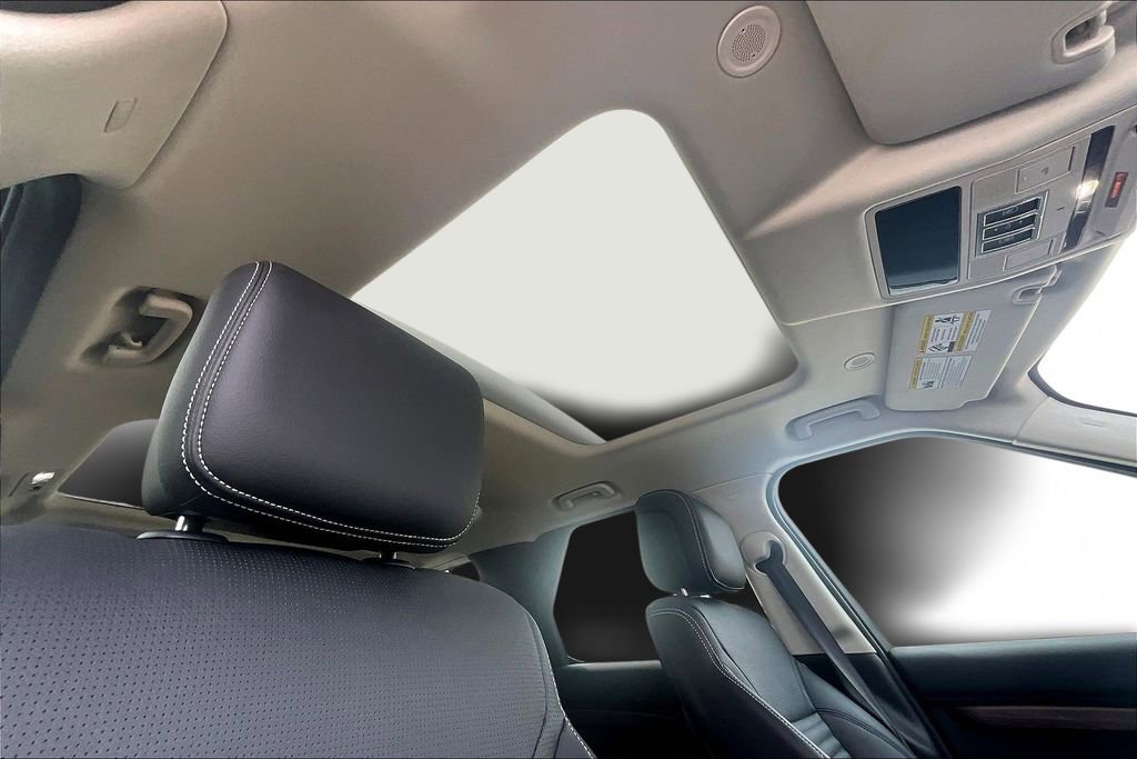 Used 2024 Land Rover Discovery S AWD/4WD image 17