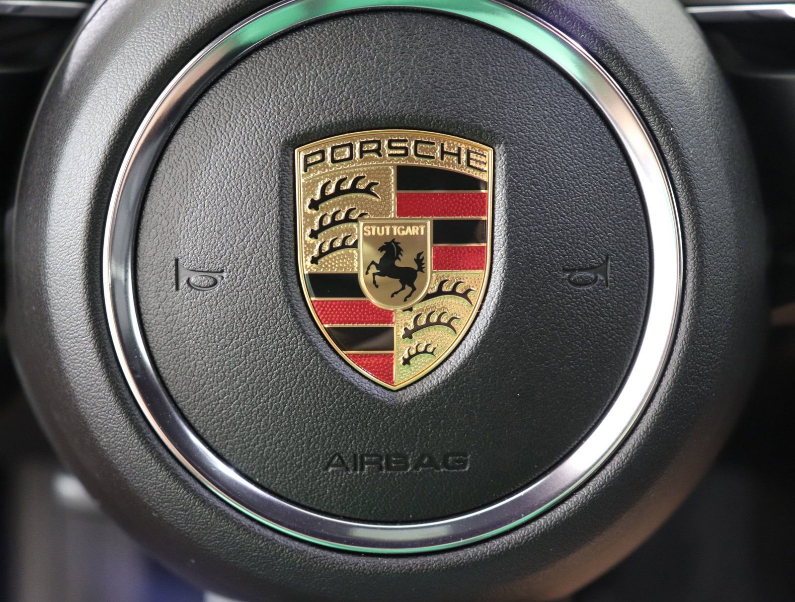 Certified 2025 Porsche Macan image 38