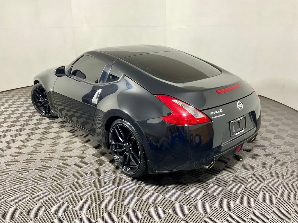 Used 2014 Nissan 370Z Coupe RWD image 9