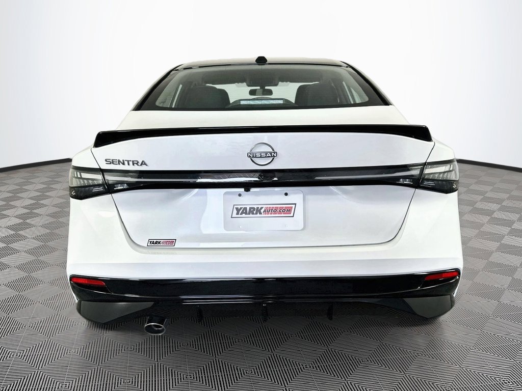 New 2027 Nissan Sentra SR w/ Floor Mat Package FWD image 9