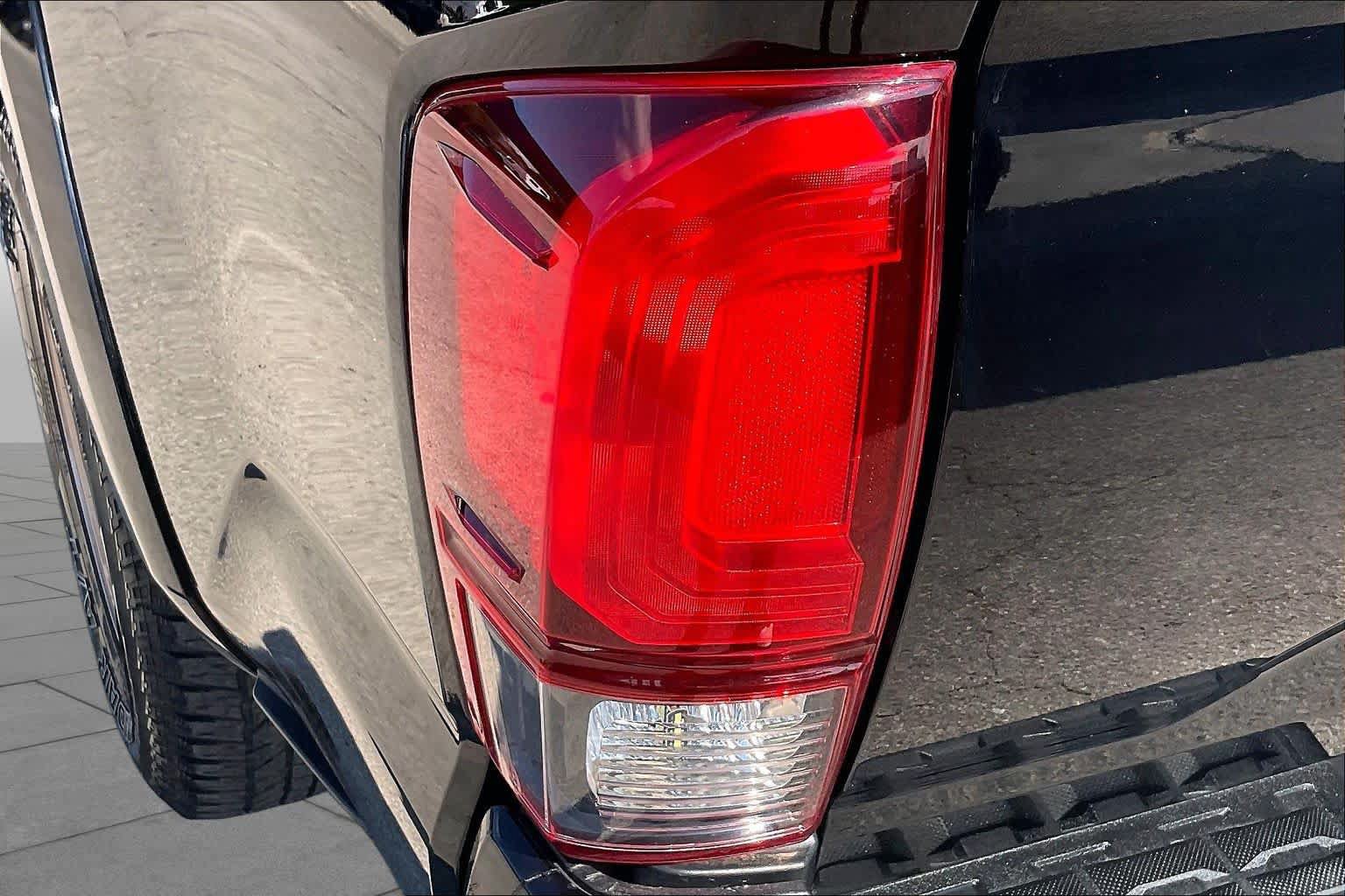 Used 2018 Toyota Tacoma TRD Sport w/ Technology Package AWD/4WD image 28