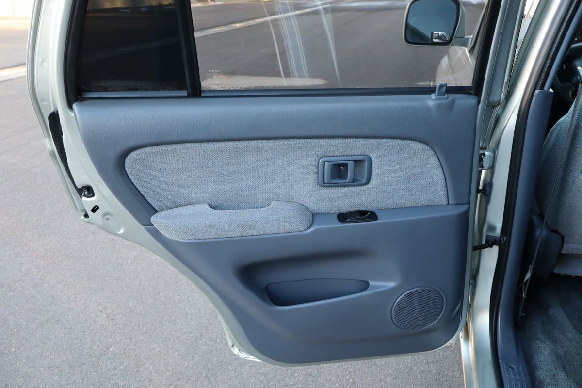 Used 2000 Toyota 4Runner SR5 image 24