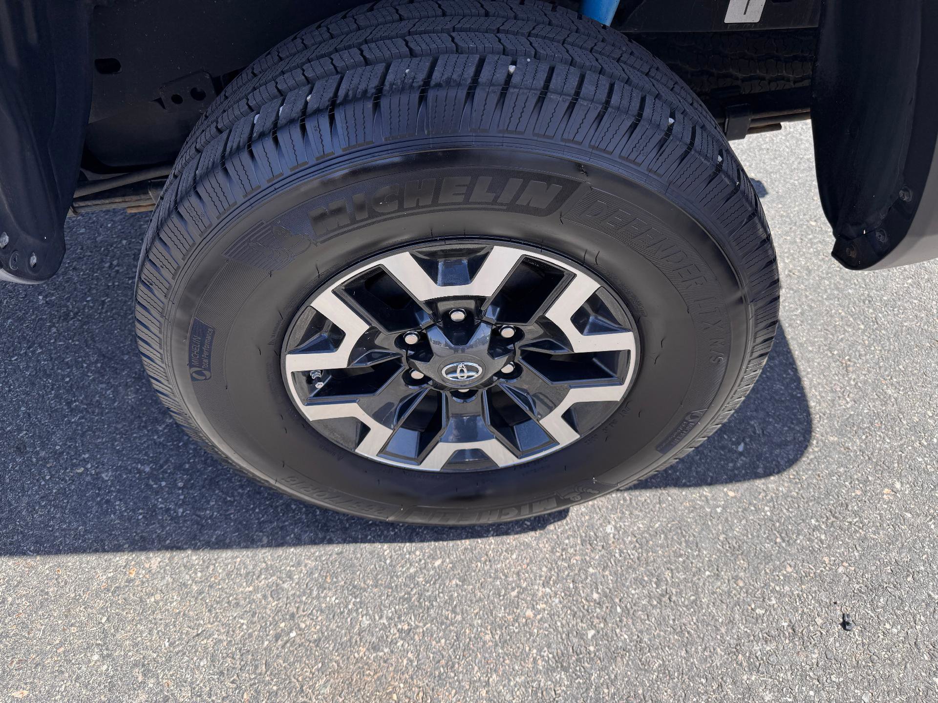 Used 2020 Toyota Tacoma TRD Off-Road AWD/4WD image 33
