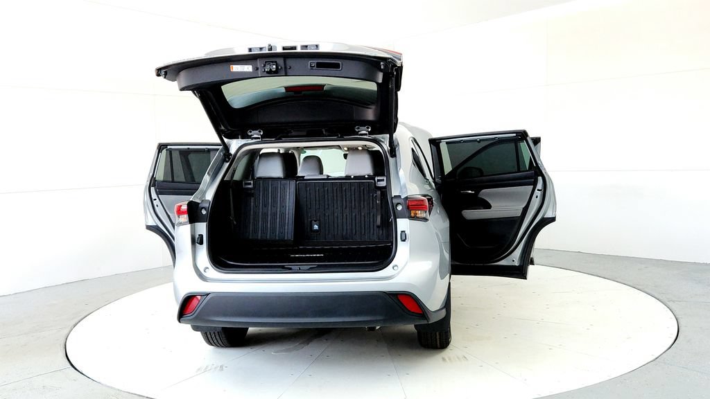 Certified 2025 Toyota Highlander XLE AWD/4WD image 11