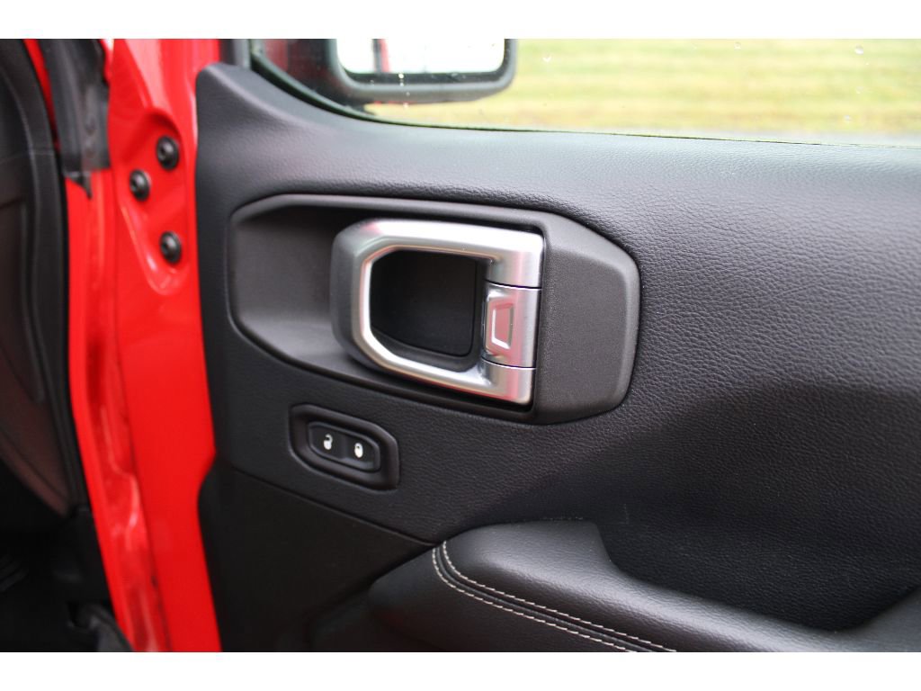 Used 2018 Jeep Wrangler Unlimited Sahara w/ Dual Top Group image 16