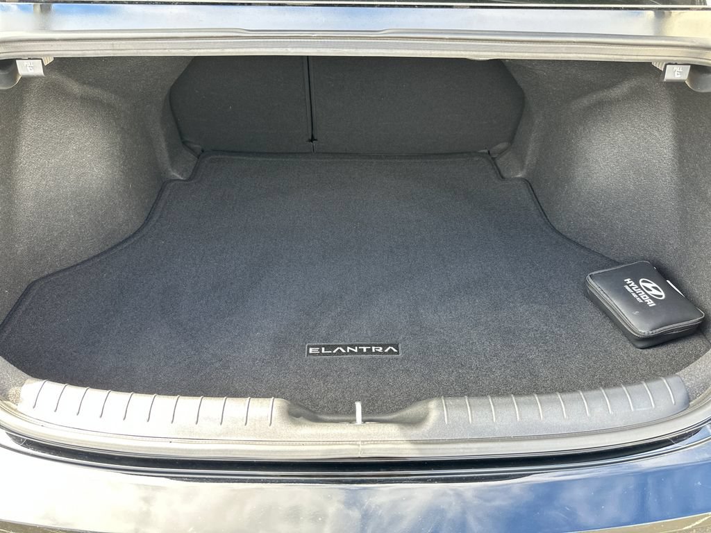 Certified 2023 Hyundai Elantra Limited FWD image 17