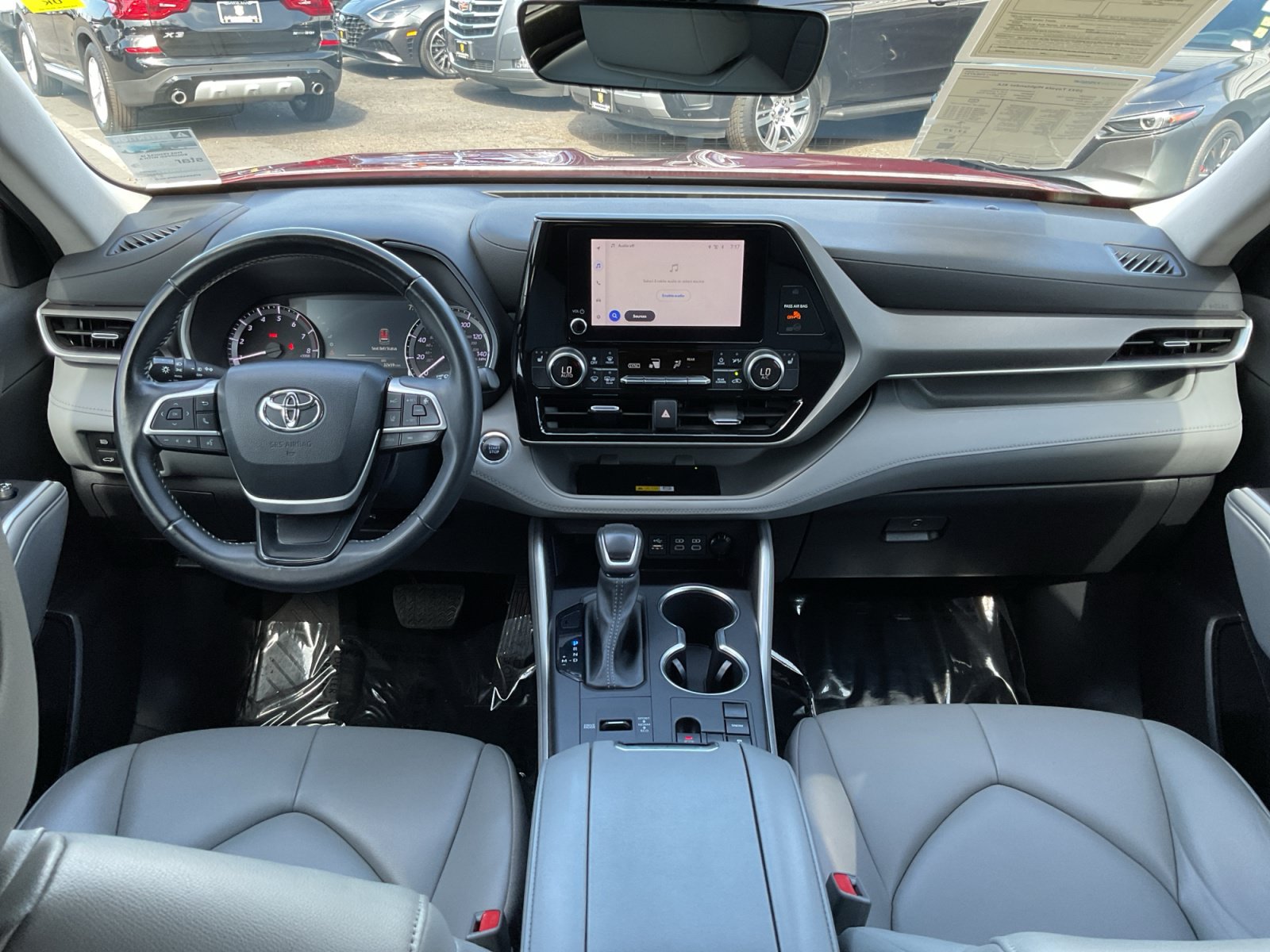 Used 2023 Toyota Highlander XLE FWD image 17