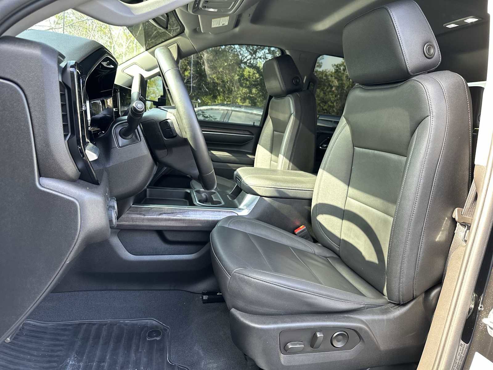 Used 2024 Chevrolet Silverado 2500 LTZ w/ LTZ Convenience Package AWD/4WD image 15