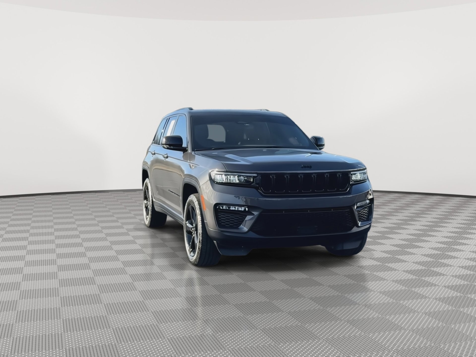 Used 2024 Jeep Grand Cherokee Limited w/ Black Appearance Package image 5