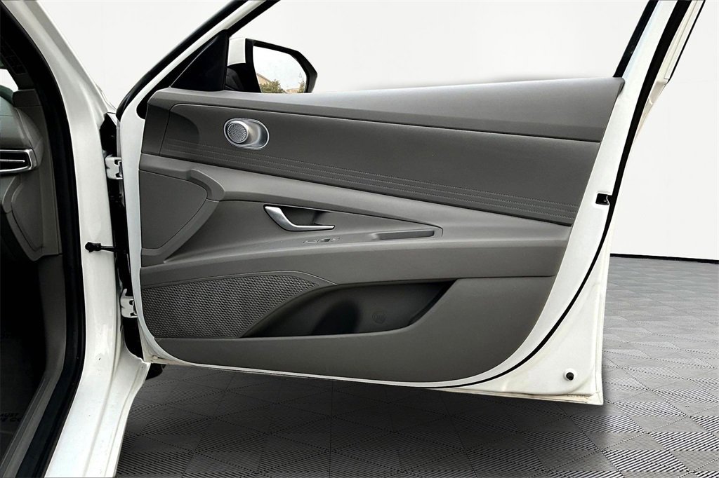 Used 2023 Hyundai Elantra SEL image 24