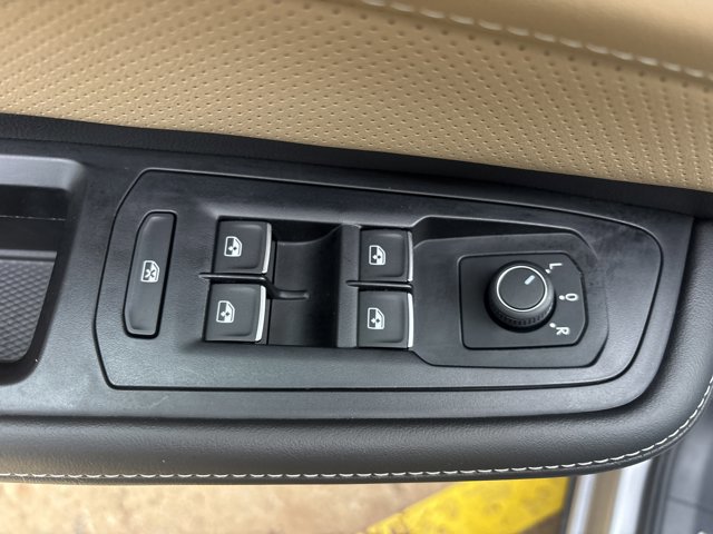 Used 2025 Volkswagen Atlas Cross Sport SE image 22