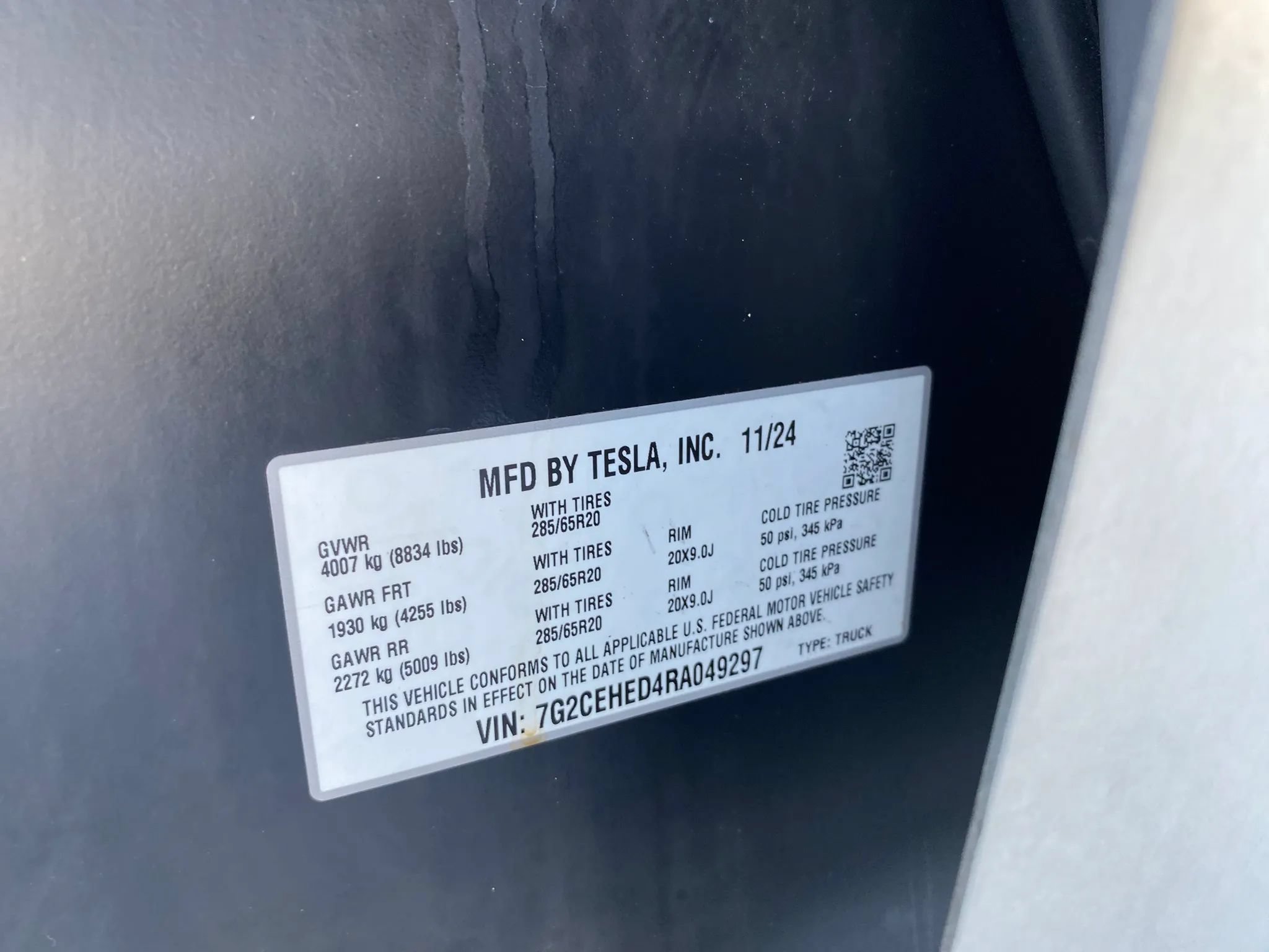 Used 2024 Tesla Cybertruck AWD Crew Cab image 28