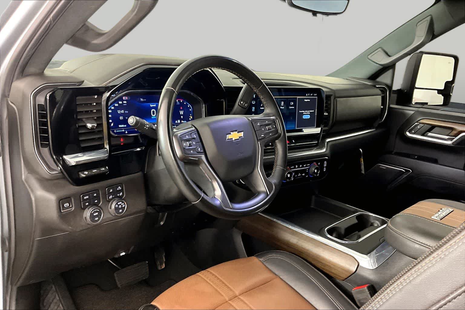 Used 2024 Chevrolet Silverado 2500 High Country w/ Technology Package AWD/4WD image 17