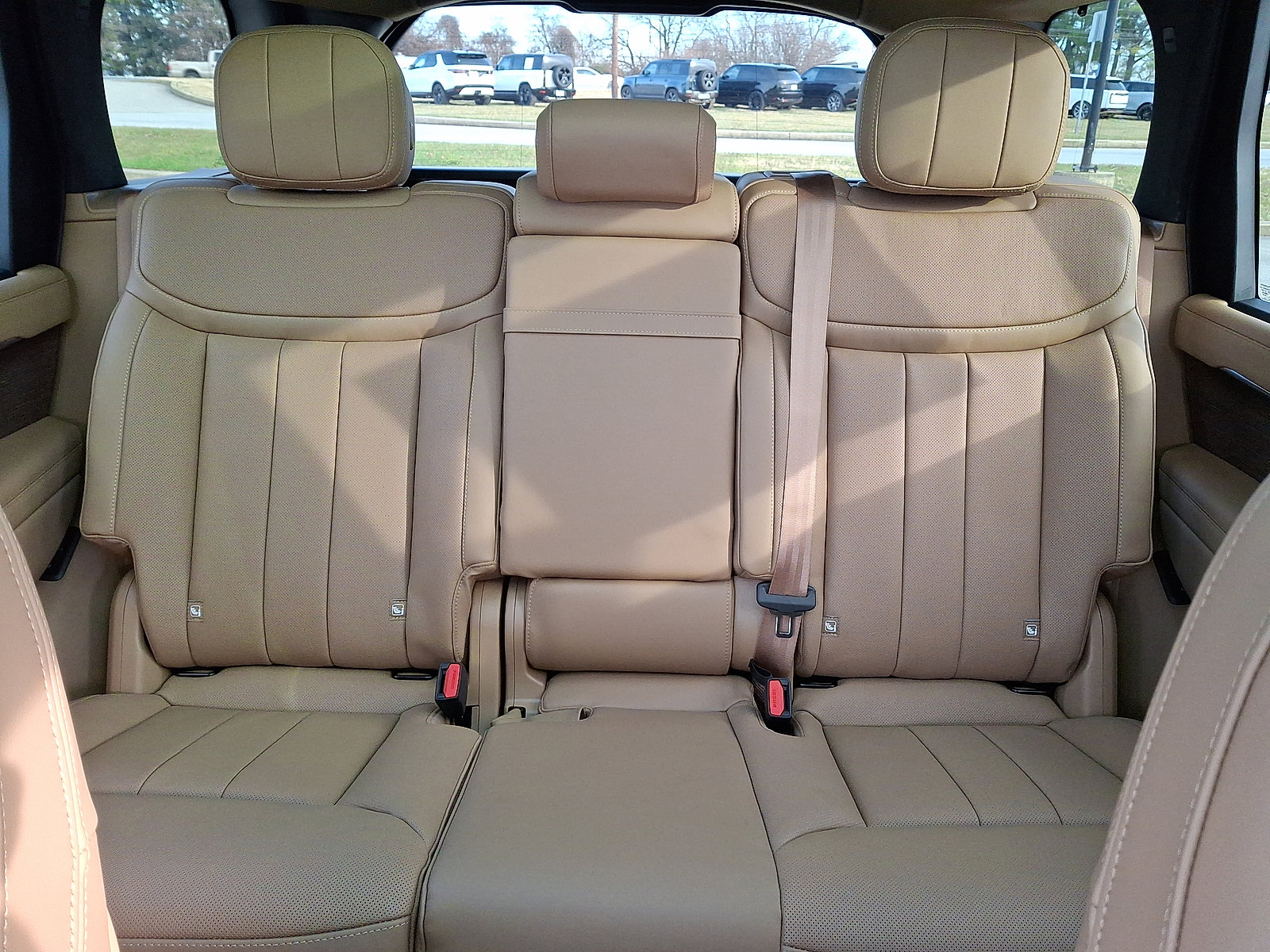 New 2025 Land Rover Range Rover Long Wheelbase SE image 16