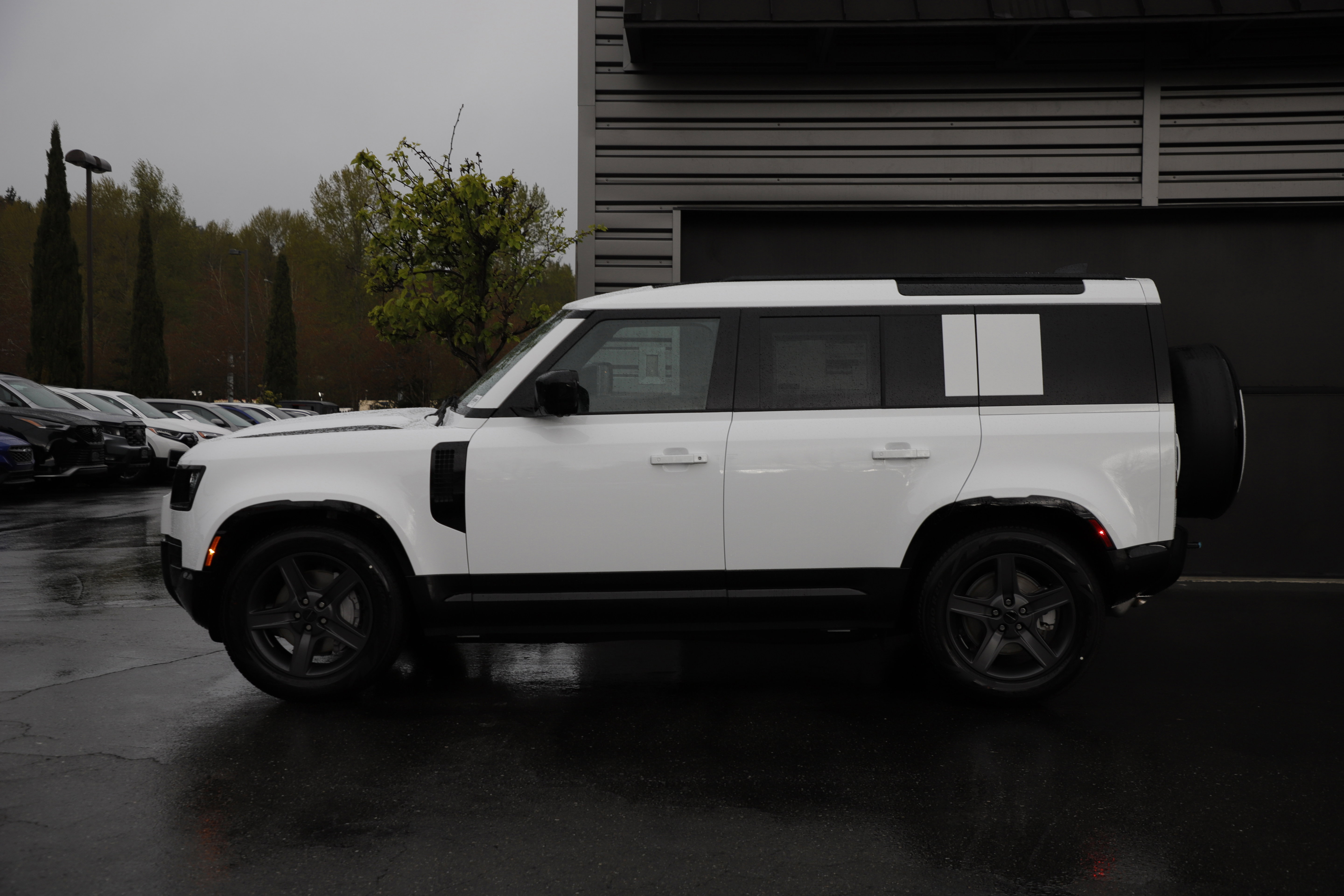 New 2026 Land Rover Defender 110 X-Dynamic SE image 5