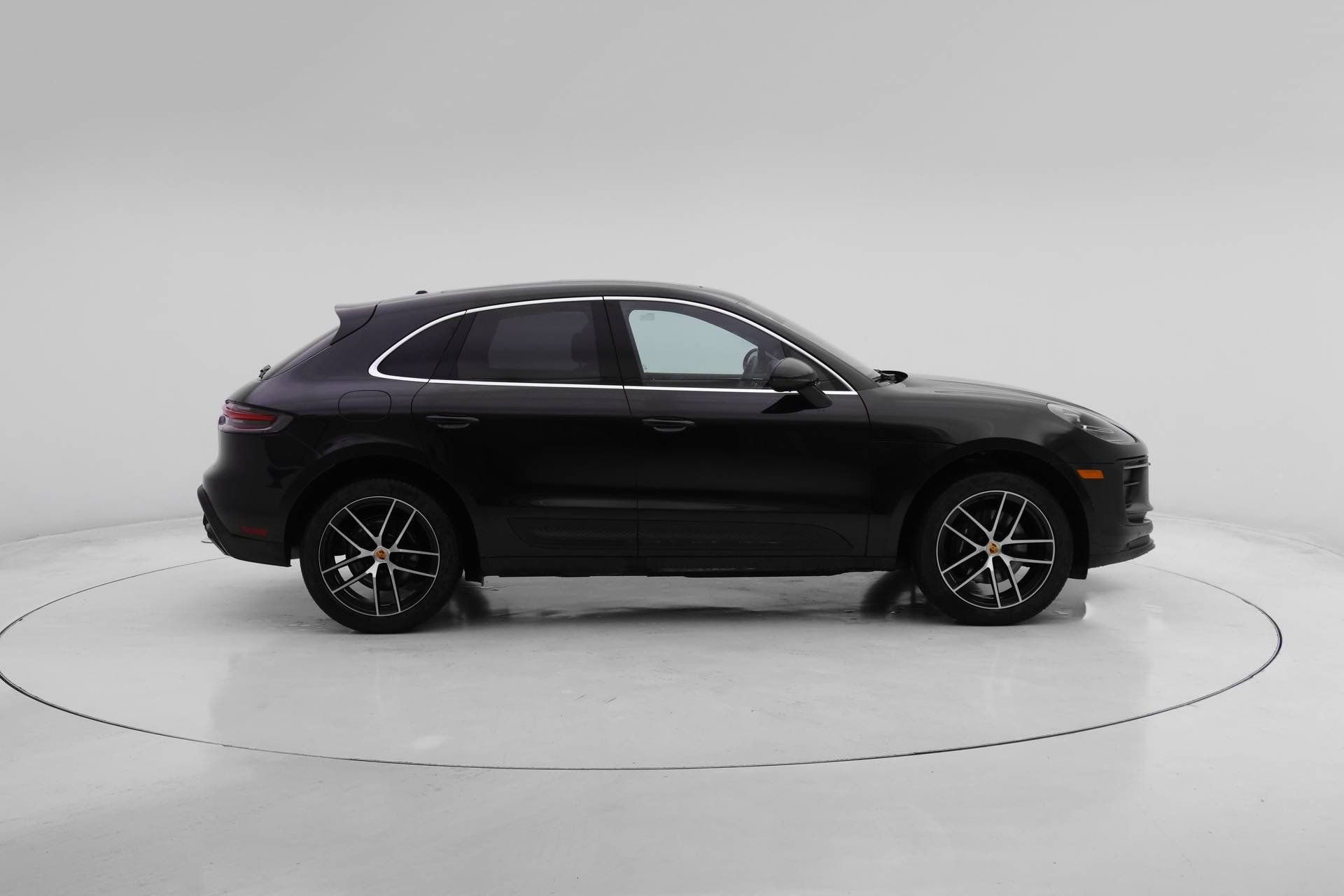 Used 2025 Porsche Macan AWD/4WD image 10