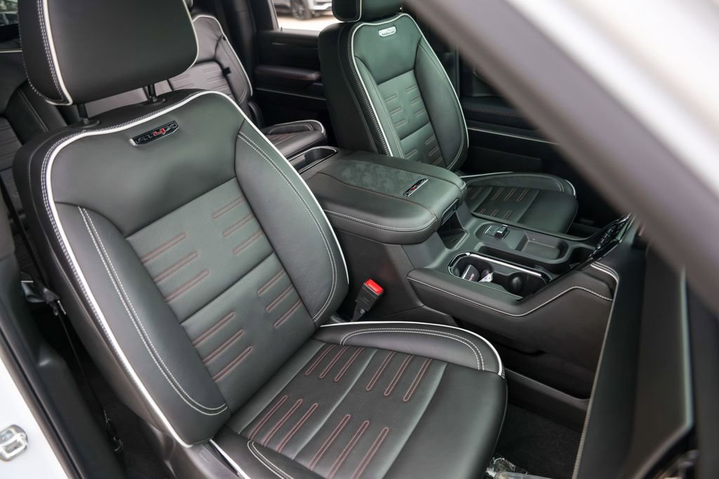 Used 2025 GMC Sierra 2500 AT4X image 33