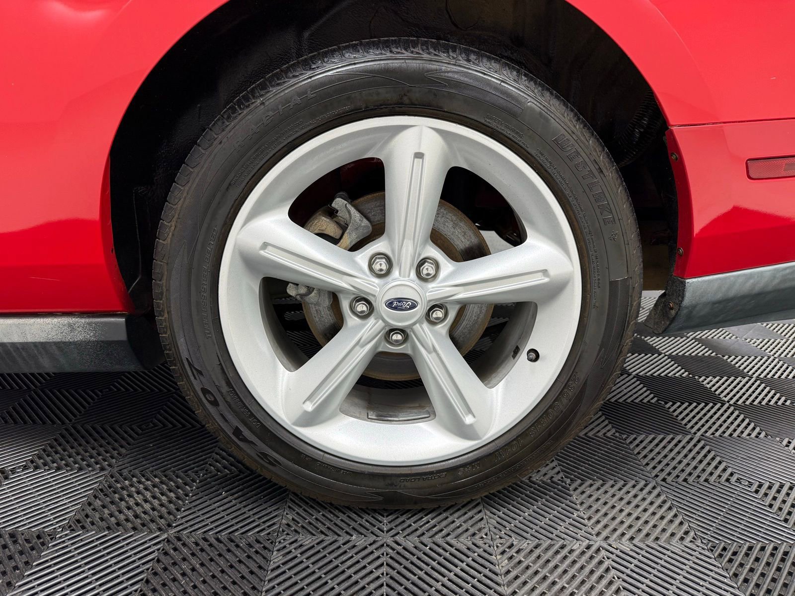 Used 2010 Ford Mustang GT Premium RWD image 9