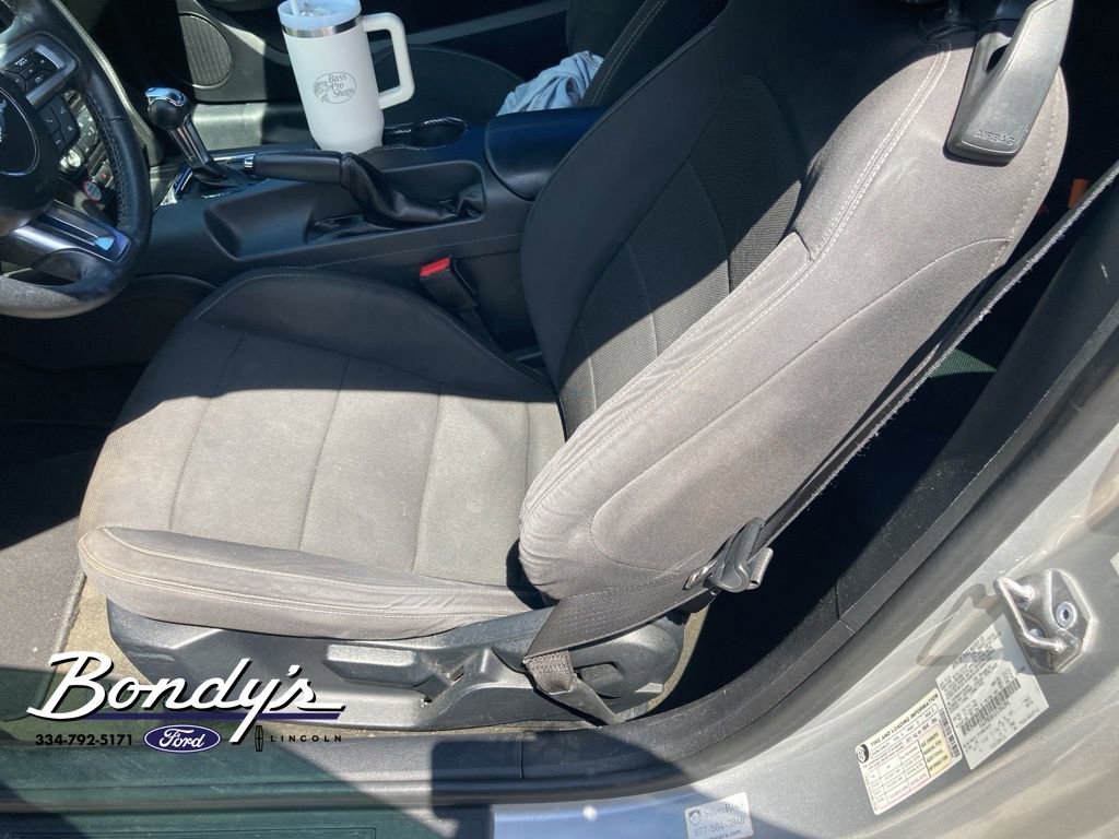 Used 2016 Ford Mustang Convertible image 4
