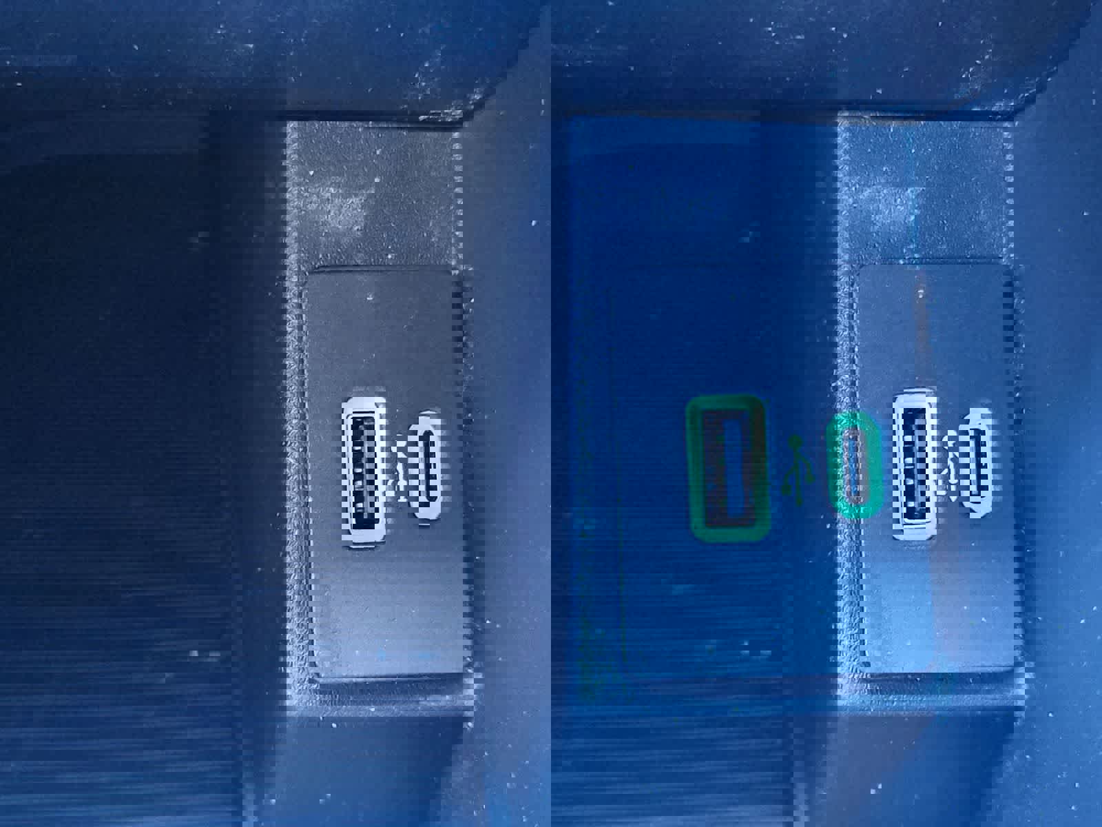 Used 2021 Ford Edge ST image 30