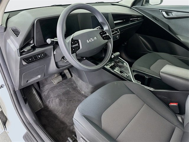 Used 2024 Kia Niro LX image 16