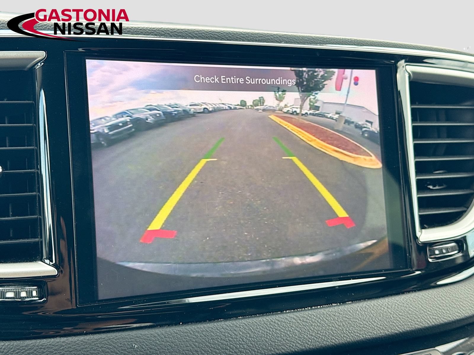 Used 2023 Chrysler Pacifica Touring-L FWD image 17
