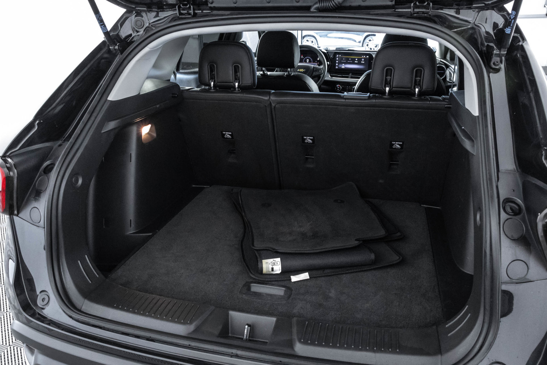 Used 2025 Chevrolet Trax LT FWD image 36