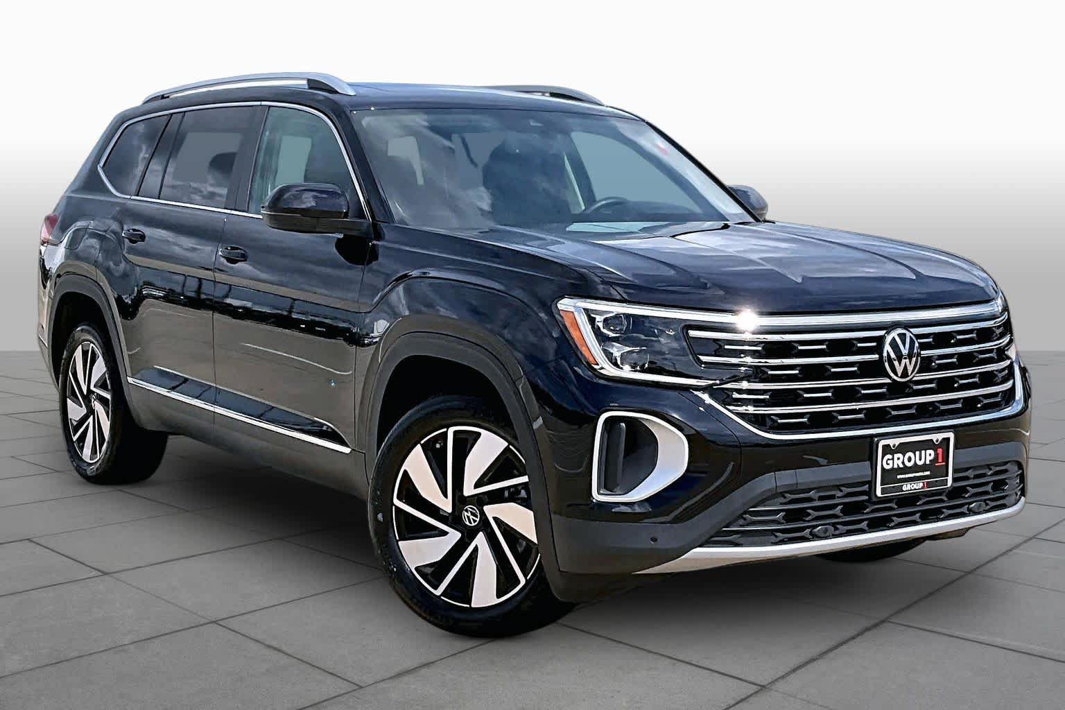 Used 2025 Volkswagen Atlas SEL AWD/4WD image 3